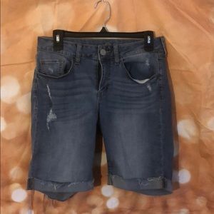 Medium wash Bermuda shorts